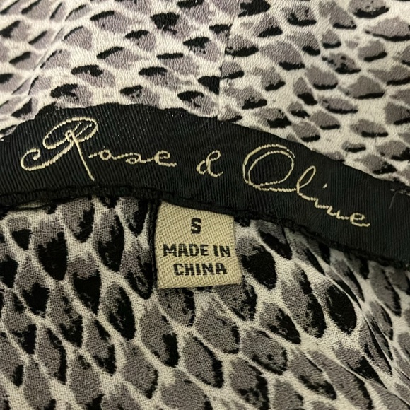 Rose & Olive Snake Print Women’s Sleeveless Top Size Small Preloved - Picture 3 of 6